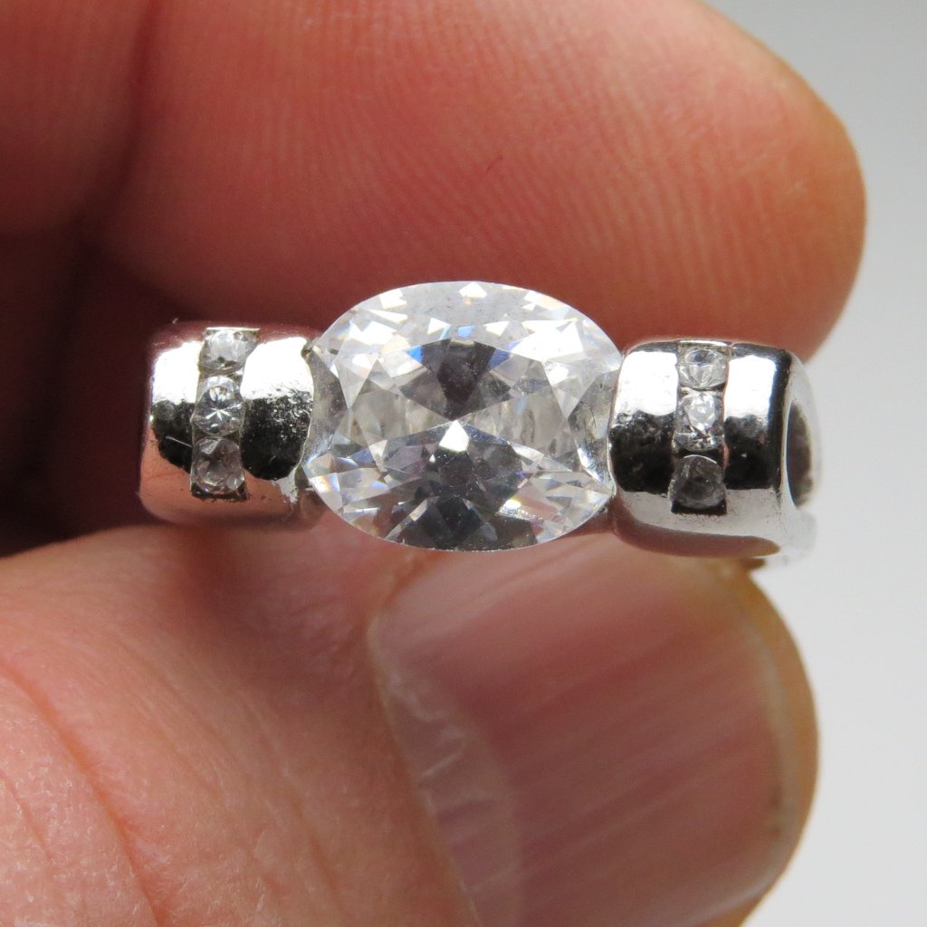 925 Sterling Silver Diamond Ring 72$